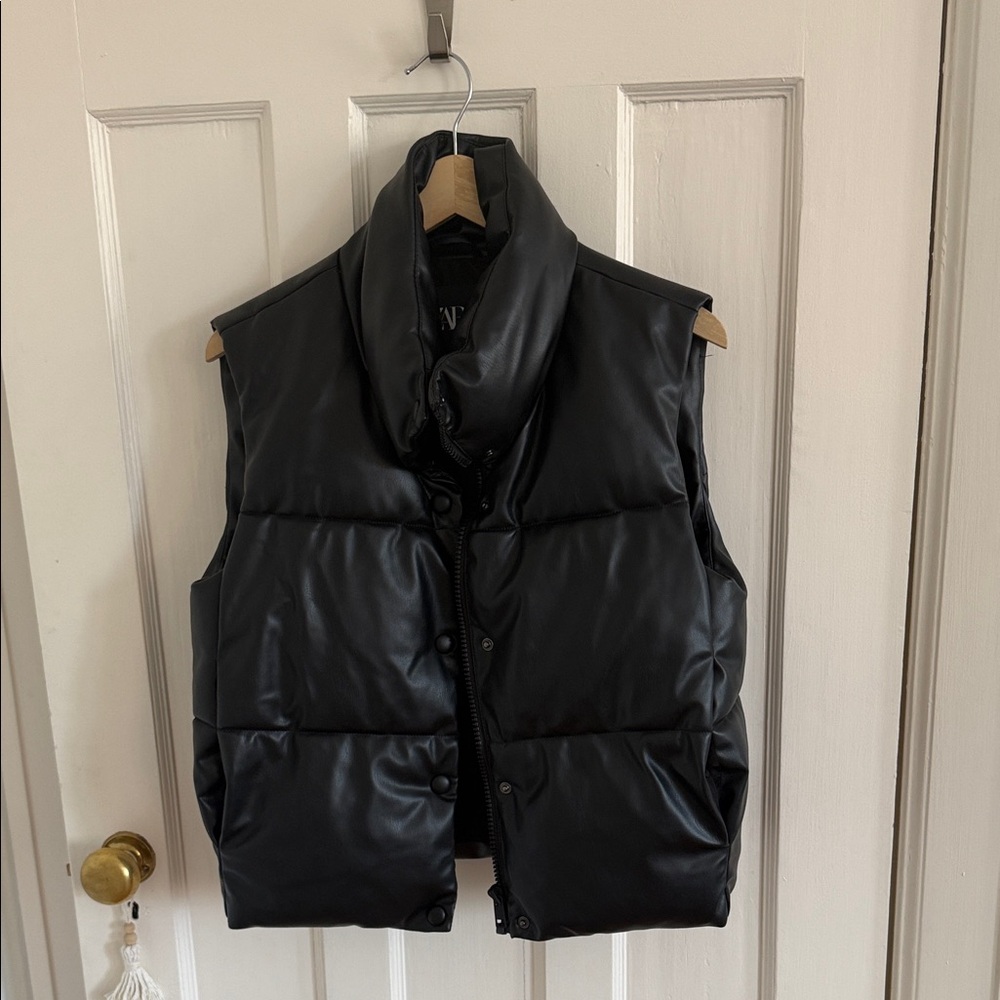 Zara women’s Black faux leatherVest size S
